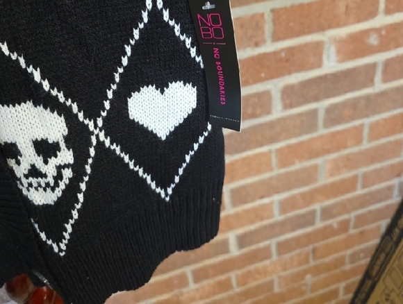 No Boundaries Black and White Skull Cardigan - Picture 2 of 5